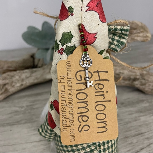 ❌SOLD❌ Whimsical Christmas Gnome Cardinal Bird Holly Berry Plaid Green Cottage - Picture 5 of 12